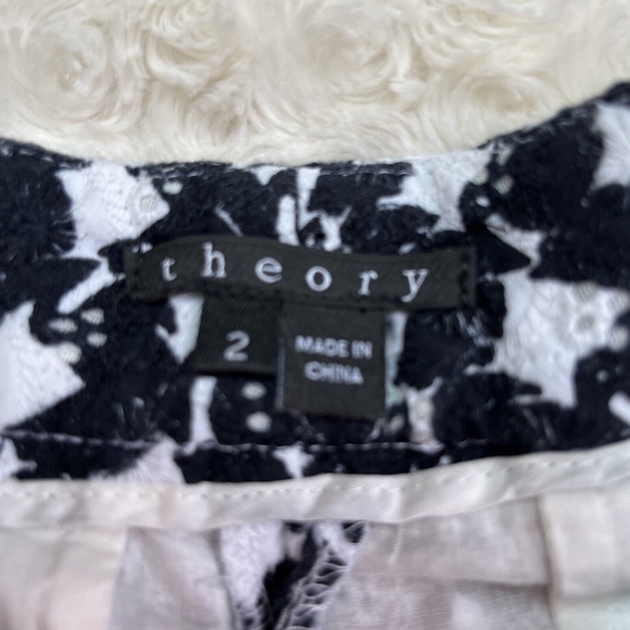 THEORY Eyelet Black / White Print Shorts Size 2 - Picture 3 of 9
